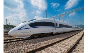 網(wǎng)紅踩高鐵座位拍照 乘客素質(zhì)何時能跟上高鐵速