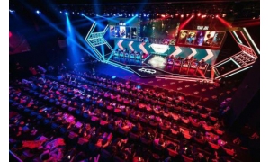 LOL：職業選手小時候長啥樣？UZI沒區別，看到若