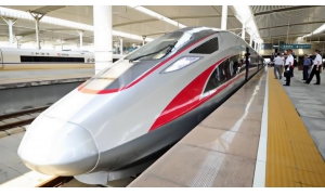 列車脫鞋有辱斯文 以暴制暴亦不可取