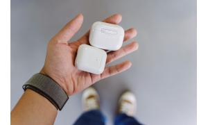 AirPods Pro 的亮點在于改進的音質以及新的通透模