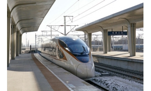 高鐵女司機歷經風雨終得涅槃