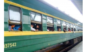 綠皮火車火鍋店 帶你體驗不一樣的旅途生活