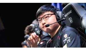 Uzi化身峽谷跑王，下一秒：哇這個貓咪不玩游戲