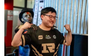 LOL民間大神有多猛?UZI:S2那年去網咖,1位路人