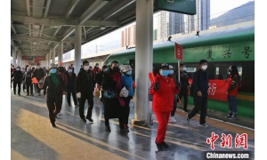 假期結束 鐵路詮釋不變的“鐵肩擔當”