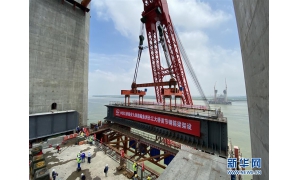 中國首座時速350公里長江 “致富橋”架梁
