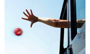 高空拋物“懸在城市上空的痛”