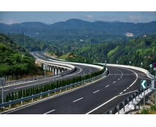 致敬高溫下的“炎值”擔當