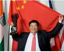 福耀玻璃上半年減員 2200 余人,兩家海外子公司