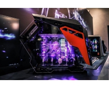 雷神推出行業(yè)首款浸沒(méi)式水冷電競(jìng)主機(jī)