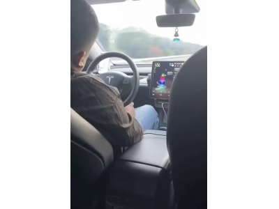 順風(fēng)車(chē)司機(jī)高速路上開(kāi)輔助駕駛竟睡著，平臺(tái)補(bǔ)