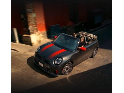 2025款MINI JCW敞篷版來襲：賽道性能縮水，但個性