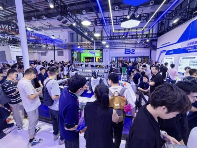 夸父人形機器人閃耀WRC2025：5G-A賦能，演繹全場景