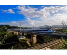 鐵路的飛速發(fā)展為“五一”出行提供更便捷的保