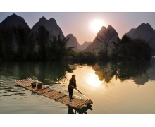 桂林的山水堪稱一絕,其中桂林市的標志性山是