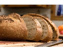 打開擱置一段時間后餅干會變軟面包會變硬主要