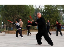 有些人喜歡天不亮就起床鍛煉身體,這么做對健