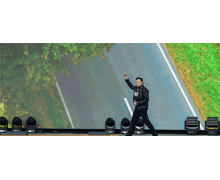 馬斯克舉辦跳舞機器人狂歡 慶祝歐洲首家特斯拉