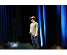 Connect 大會(huì)前扎克伯格展示新款 VR 頭顯原型