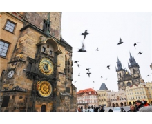 布拉格廣場因為同名歌曲為人們所熟知,如果想