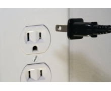 有些人習慣把很多電器的插頭插到同一個電源插