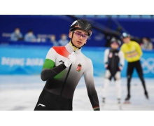 北京冬奧會上,獲獎運(yùn)動員獲得的定制版金色冰