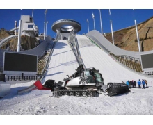 高山滑雪比賽中,如果選手錯過了一個旗門需要