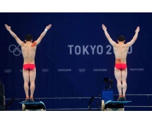 自由式滑雪空中技巧項目的運動員，在無雪季節