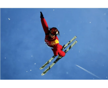 花滑選手通常穿著精美的服裝如果參賽服上的飾