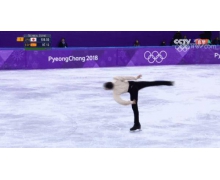 飾物遺落在冰面會 花滑選手通常穿著精美的服裝