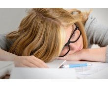 睡懶覺有理由了！韓國研究周末多睡2小時抑郁風