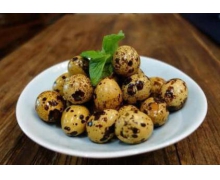 剛買來的鵪鶉蛋，斑點居然能清洗掉，是怎么回