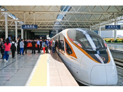 成達(dá)萬高鐵特大橋連續(xù)梁合龍，助力成渝地區(qū)發(fā)