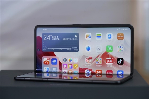 9.2mm全球最薄折疊屏旗艦！國產維信諾供屏榮耀Magic V3