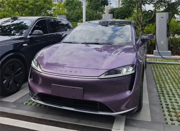 最遠續航超800km！鴻蒙智行智界R7實車曝光：上量靠它了