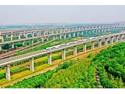 高鐵飛速前行 文化滋養(yǎng)緩緩流淌