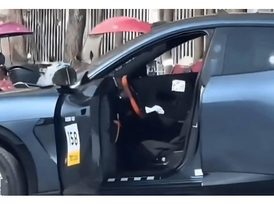 小米YU7無框車窗超時尚!內飾愛馬仕橙配色搶鏡