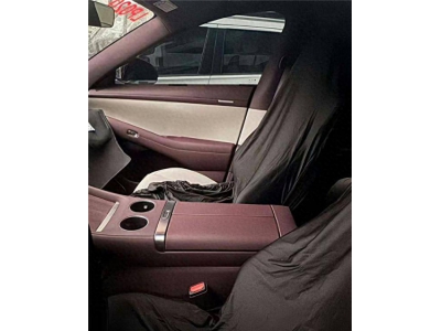 小米YU7內飾首曝：雙拼色+遠端儀表，家用風格對