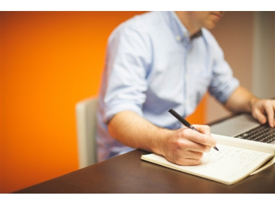 吉利李書福對(duì)話宇樹王興興：學(xué)歷不等于能力 人