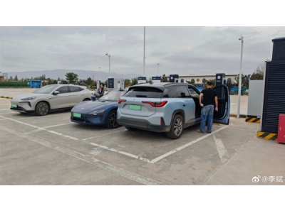 蔚來高速換電站突破1000座!李斌:和油車一樣方