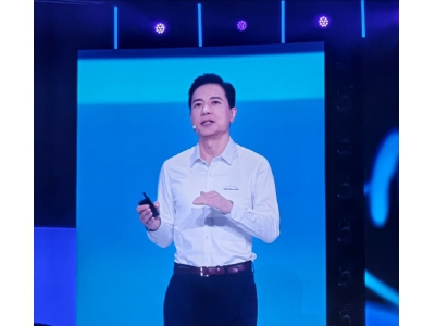 百度世界大會(huì)｜李彥宏：AI內(nèi)化原生能力成生產(chǎn)力