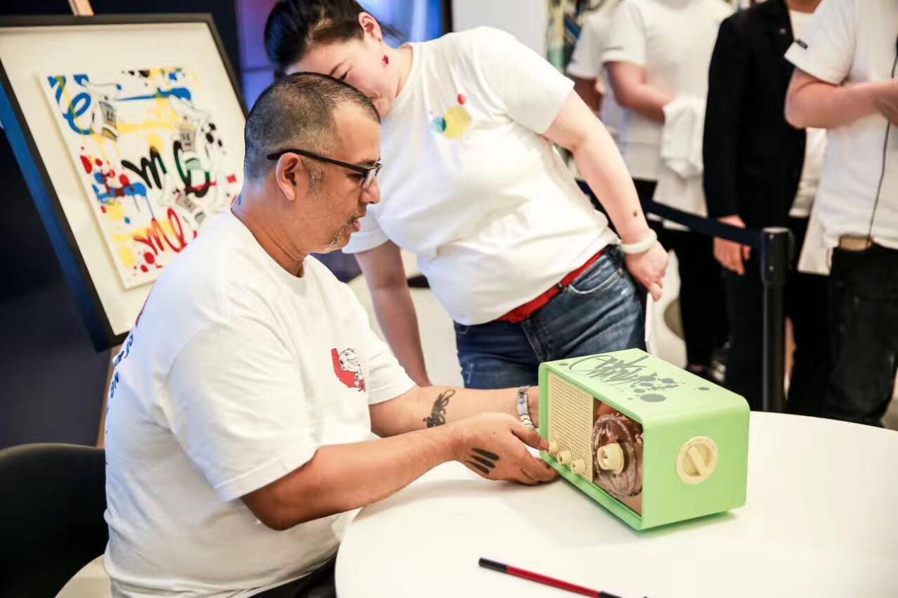 貓王3限量設計款音箱亮相Mercedes me三里屯體驗店