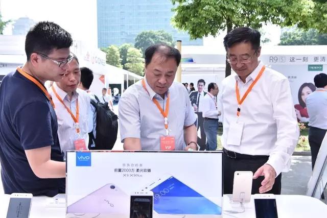 四川聯通開眾籌5.0現場訂貨會 300多家手機及渠道商蜂擁而至