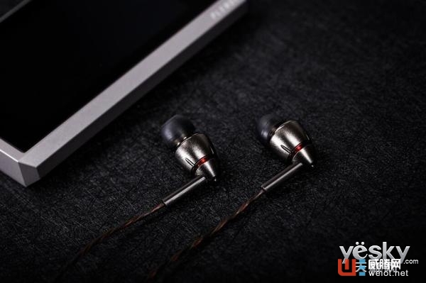 2017旗艦產品問世 1MORE首發四單元圈鐵耳機