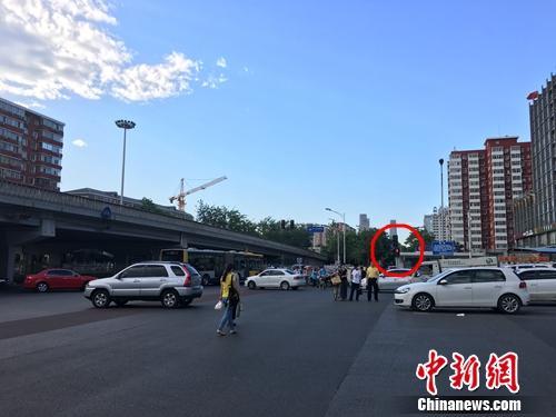 侵占人行道機動車道 共享單車如何不添“堵”