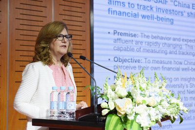 嘉信理財國際服務及特殊業務發展部執行副總裁Lisa Hunt女士發表主旨演講 新研究報告發現:缺乏理財規劃致使中國新富人群投資信心受損 ...